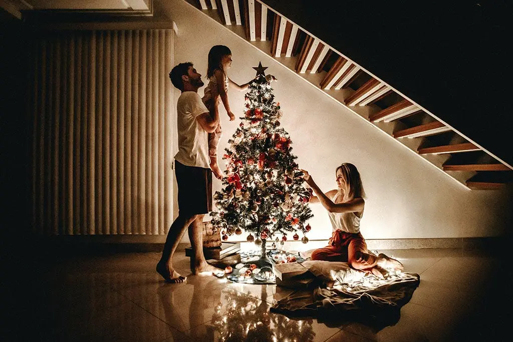 UNCOMMEN Dads Make Holiday Memories with Kids